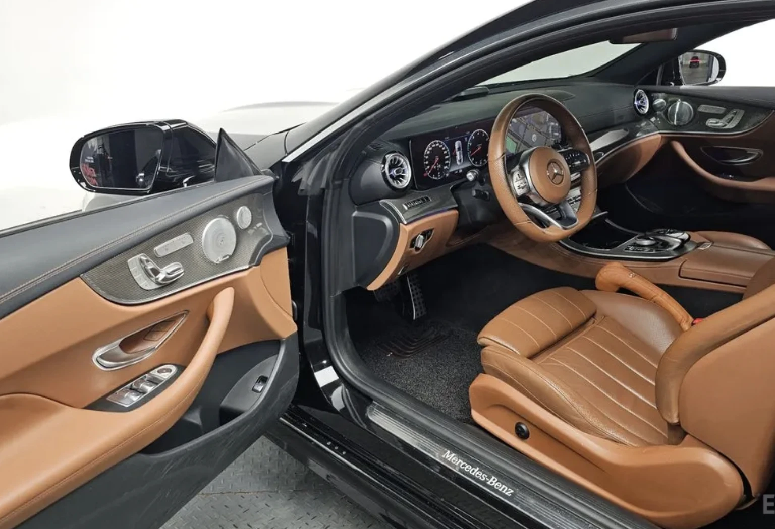 Mercedes-Benz E 450 4MATIC* КОжа* Подгрев* Кейлес* HEAD UP* BURMASTER*, снимка 10 - Автомобили и джипове - 54034423