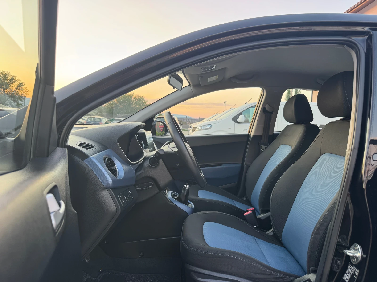Hyundai I10 NAVI CAR PLAY, снимка 10 - Автомобили и джипове - 55221309