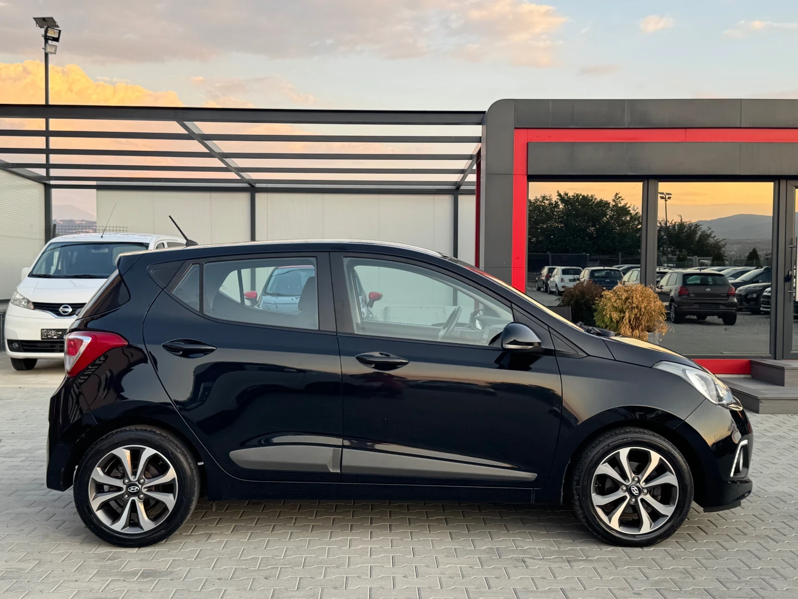 Hyundai I10 NAVI CAR PLAY, снимка 6 - Автомобили и джипове - 55221309