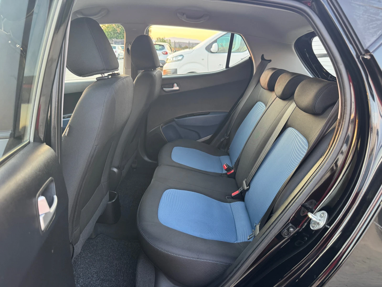 Hyundai I10 NAVI CAR PLAY, снимка 16 - Автомобили и джипове - 55221309