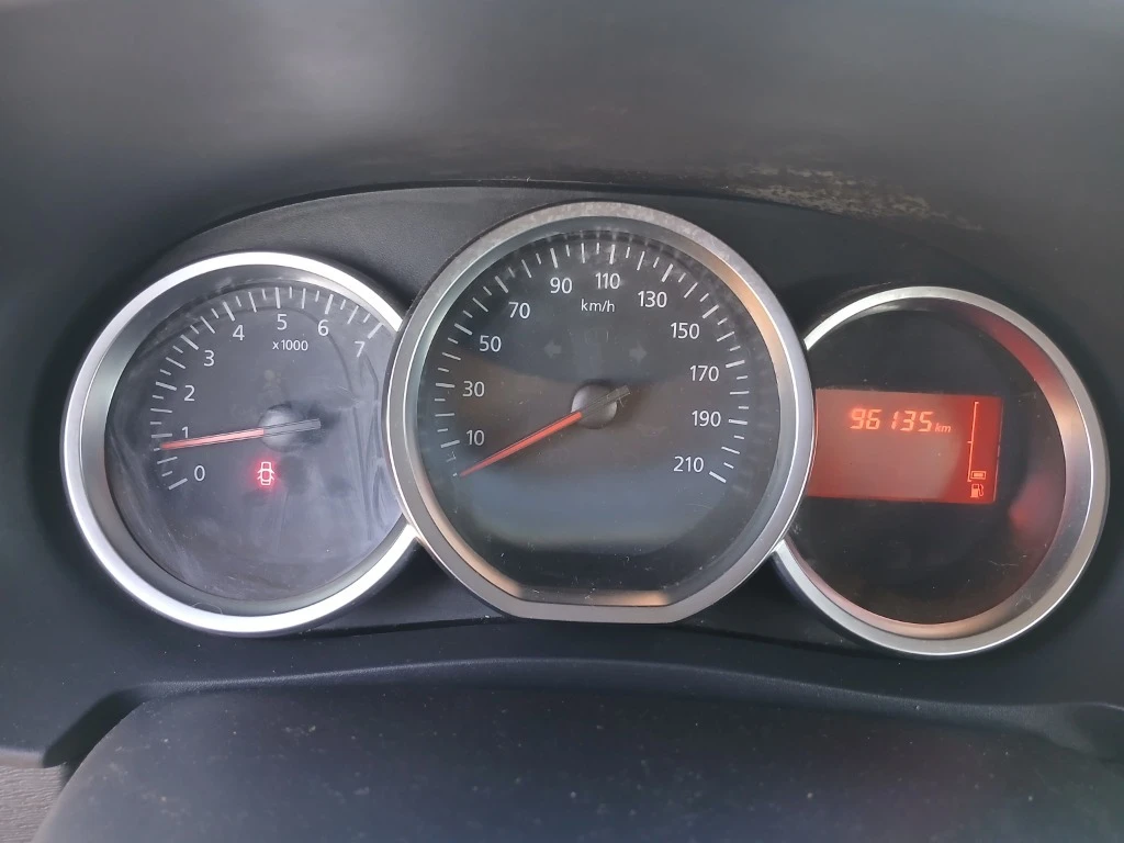 Dacia Lodgy 1.6 Бензин, снимка 7 - Автомобили и джипове - 54861403