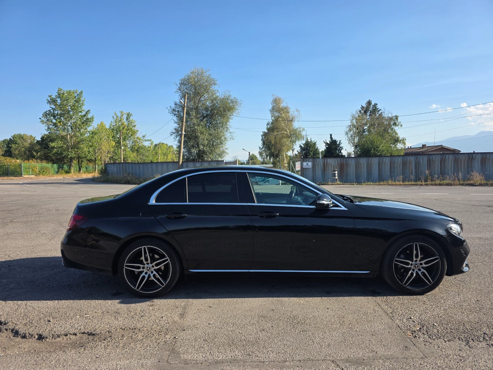 Mercedes-Benz E 220 Avantgarde 9 g-tronic, снимка 8 - Автомобили и джипове - 56016270