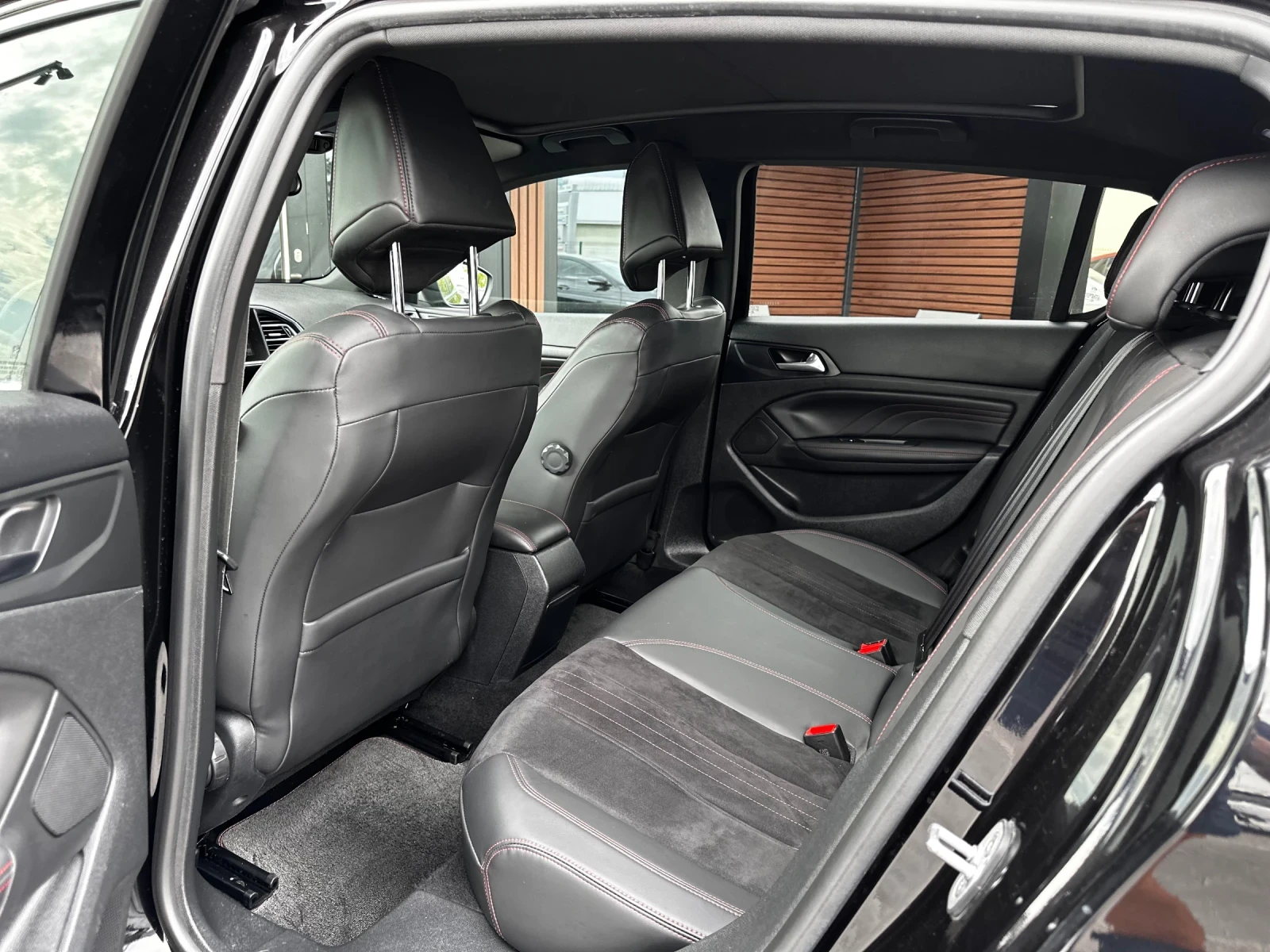 Peugeot 308 GT 2.0 blueHdi KeyLessGO Панорама Камера, снимка 8 - Автомобили и джипове - 56186003