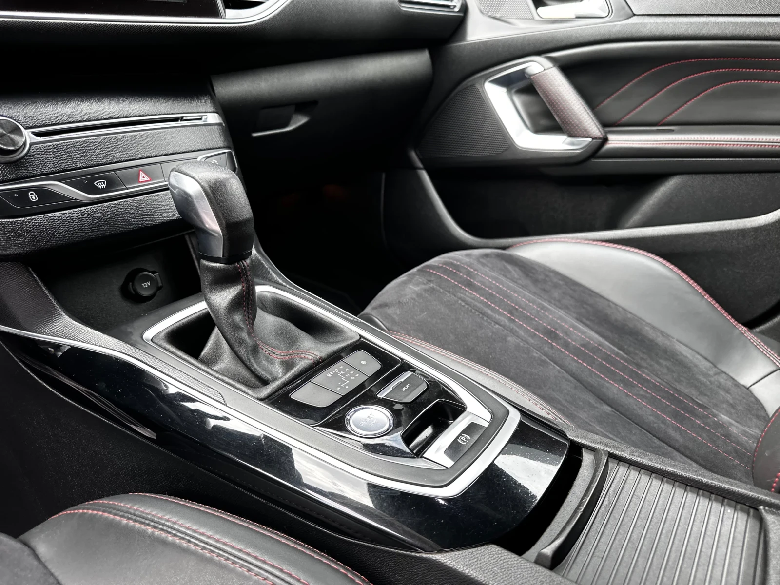 Peugeot 308 GT 2.0 blueHdi KeyLessGO Панорама Камера, снимка 11 - Автомобили и джипове - 56186003