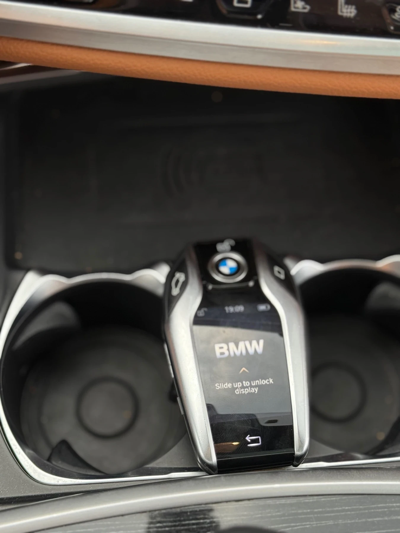 BMW 740 * INDIVIDUAL* FULL* M PACK* H&K* MASSAGE* SERVICE , снимка 8 - Автомобили и джипове - 56273415