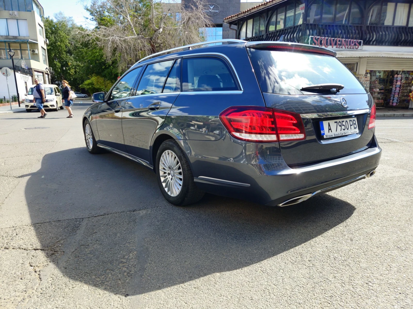 Mercedes-Benz 220, снимка 4 - Автомобили и джипове - 56556772