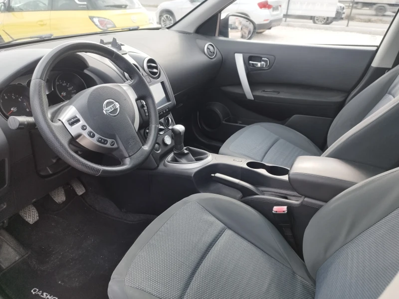 Nissan Qashqai 1.6i 7местен, снимка 8 - Автомобили и джипове - 49224440