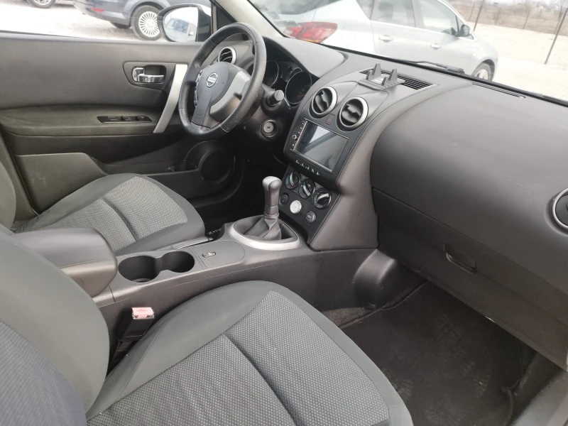 Nissan Qashqai 1.6i 7местен, снимка 10 - Автомобили и джипове - 49224440