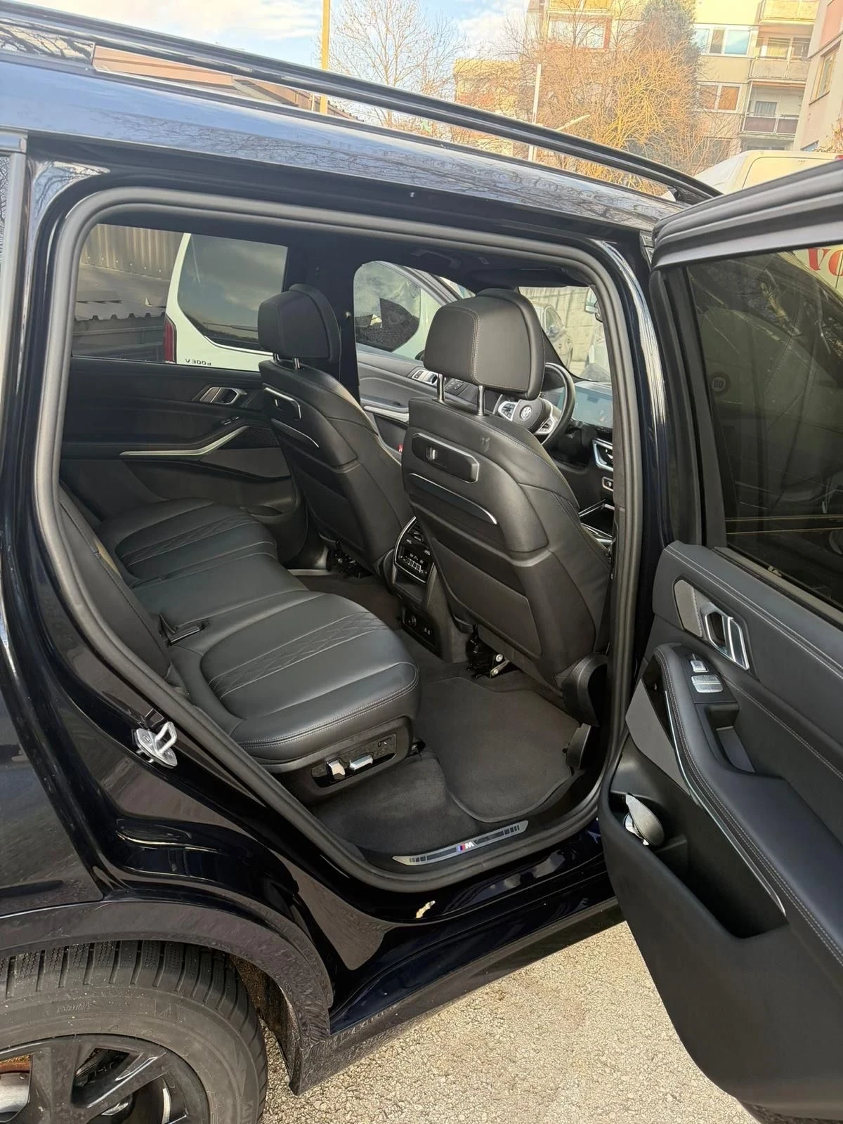 BMW X7 40d* M-Sport* xDrive* Pano* HUD* 360, снимка 8 - Автомобили и джипове - 53765877