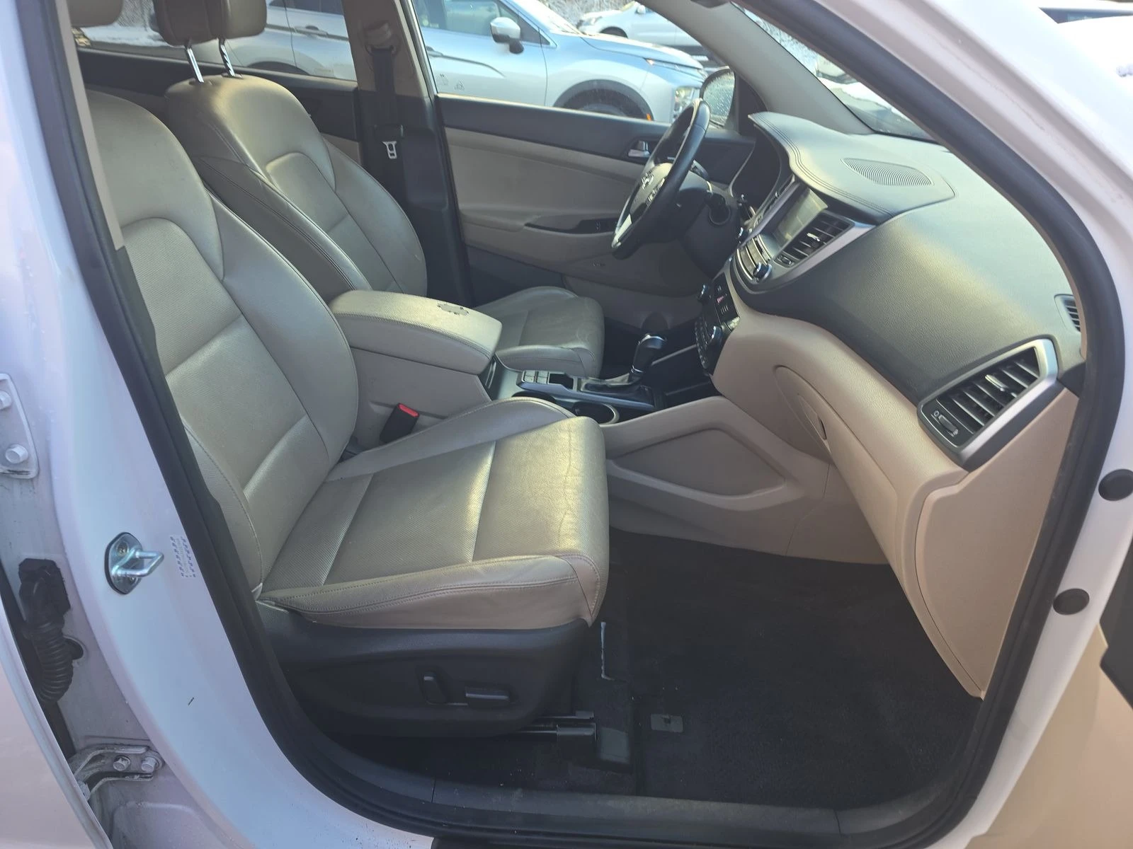 Hyundai Tucson Limited, снимка 14 - Автомобили и джипове - 54595448