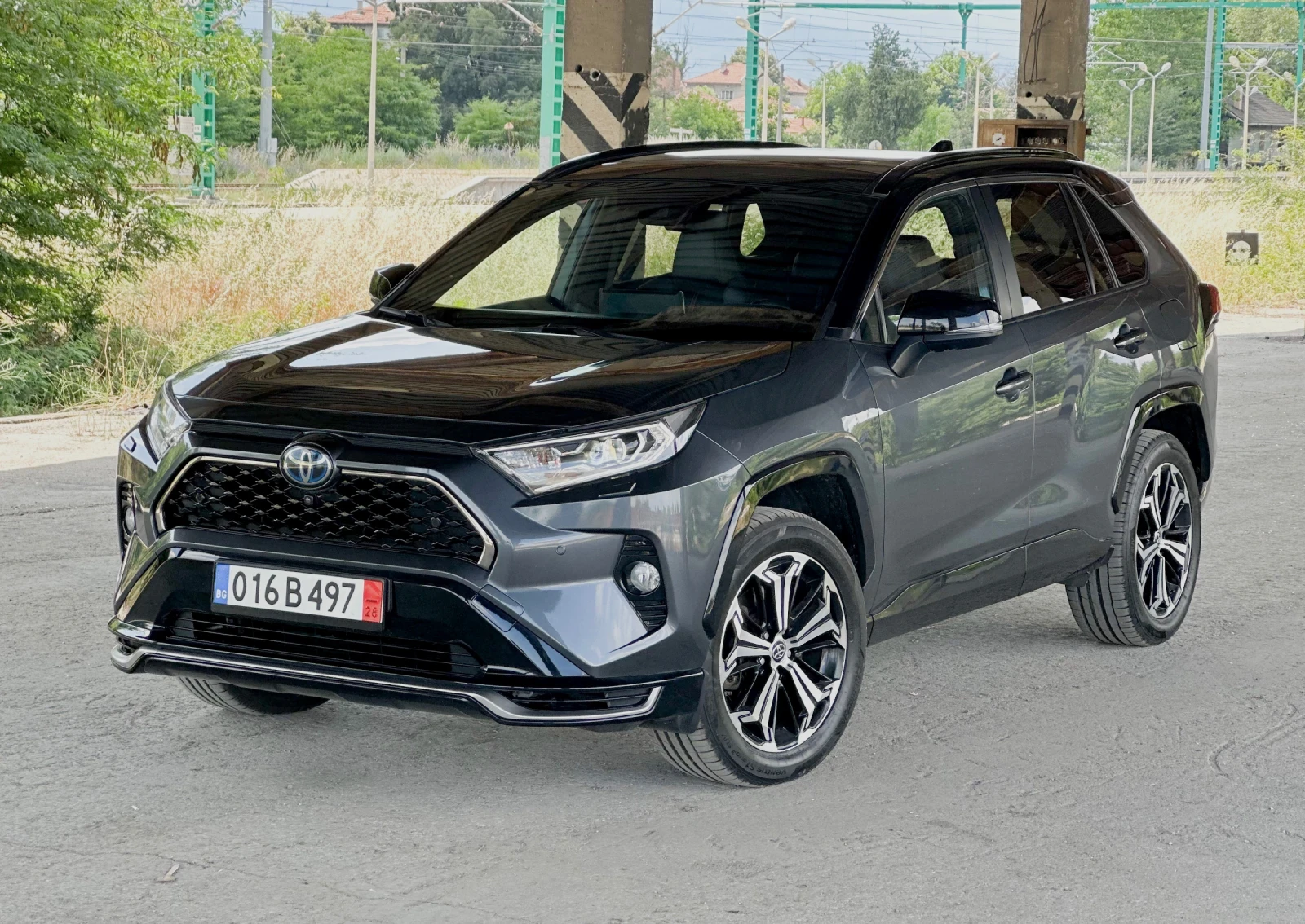 Toyota Rav4 2.5PlugIN/4x4/ГАРАНЦИЯ/ВСИЧКИ ЕКСТРИ, снимка 2 - Автомобили и джипове - 54982413