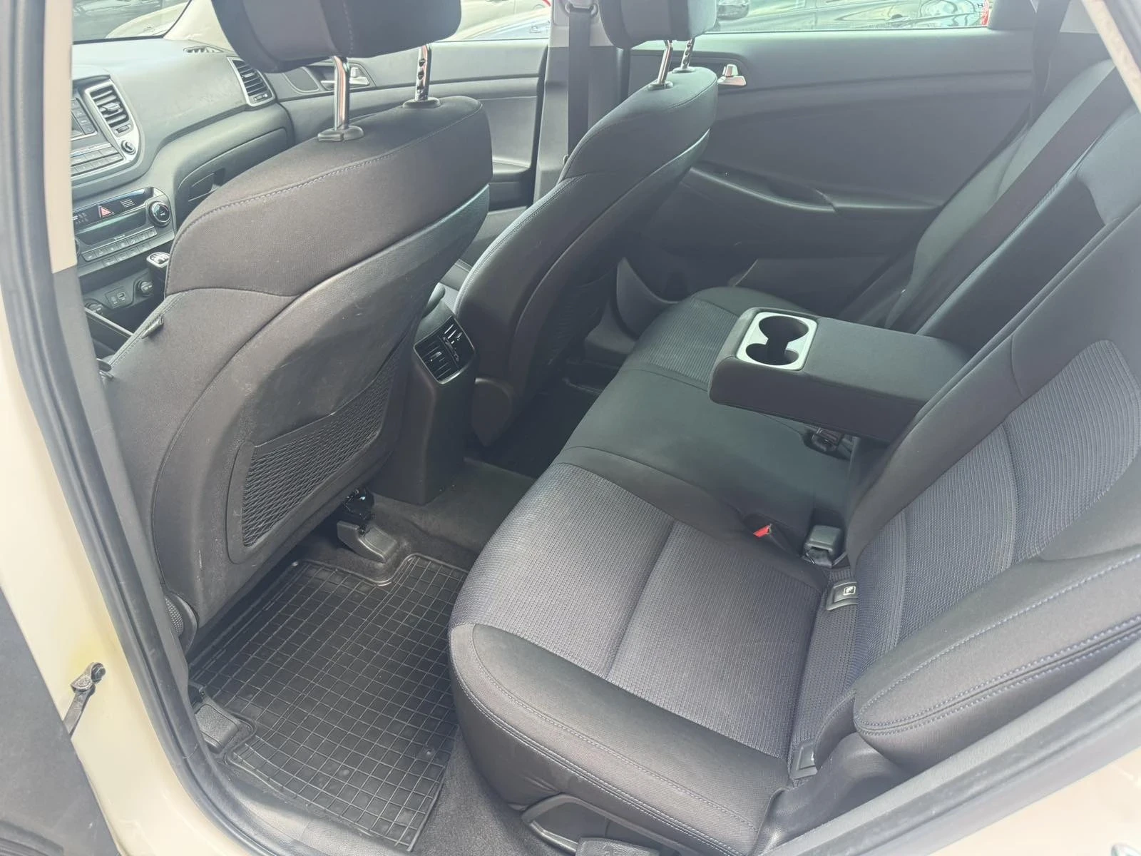 Hyundai Tucson 1.7 CRDI-116 k.s. , снимка 13 - Автомобили и джипове - 55448178