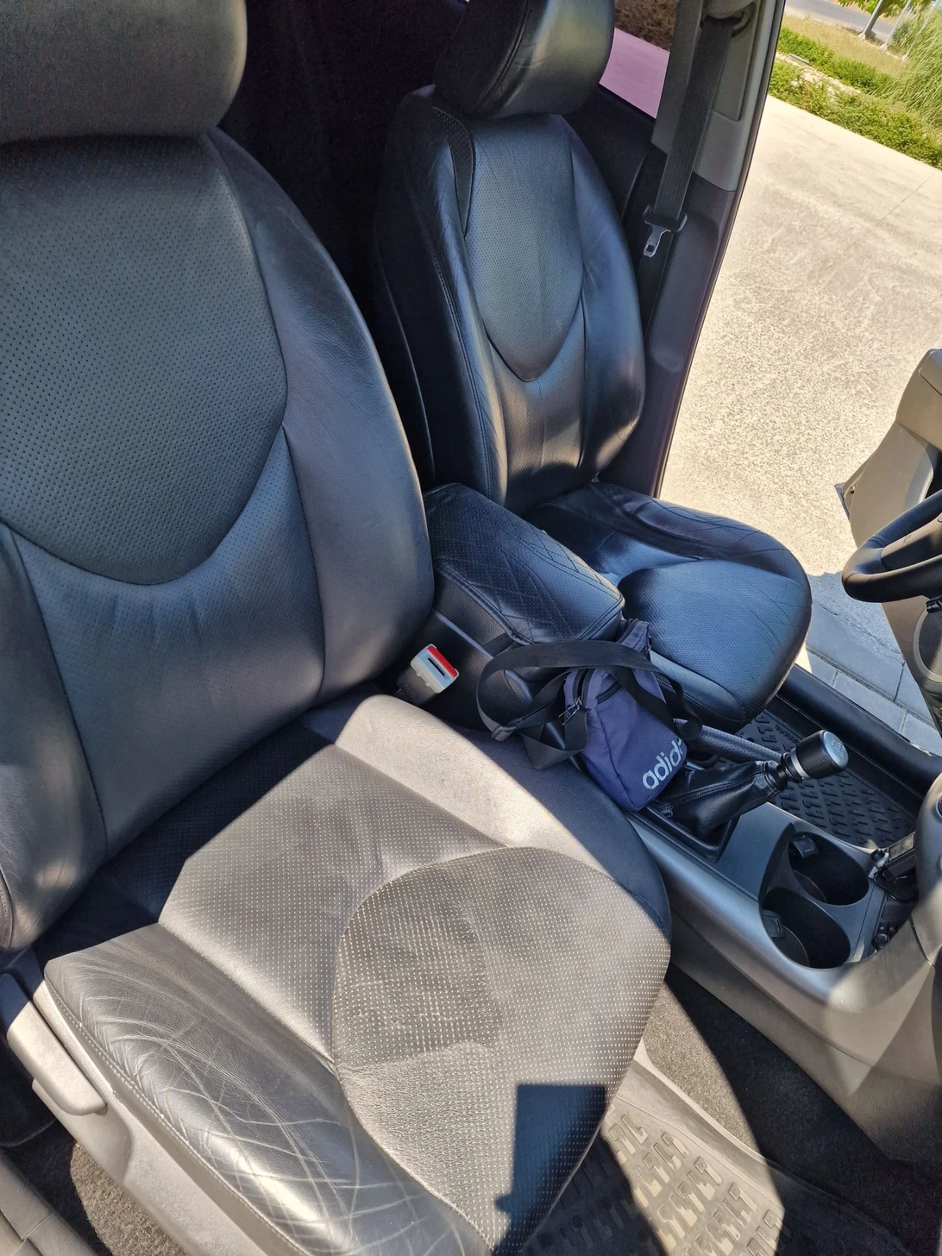 Toyota Rav4 2.2 136 к.с keyless/go, снимка 14 - Автомобили и джипове - 55706004