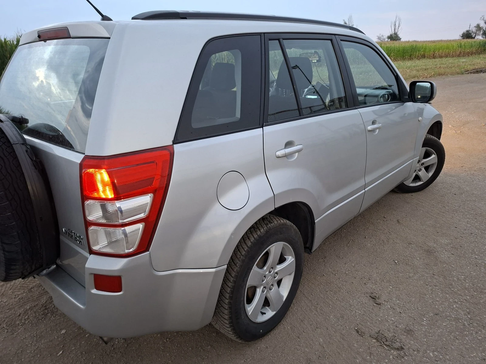 Suzuki Grand vitara, снимка 5 - Автомобили и джипове - 56541675