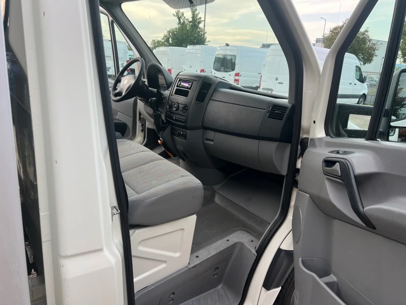 VW Crafter 2.5TDI, 4, 30м163 кс , Дв гума , падащ борд , Клим, снимка 12 - Бусове и автобуси - 46721161