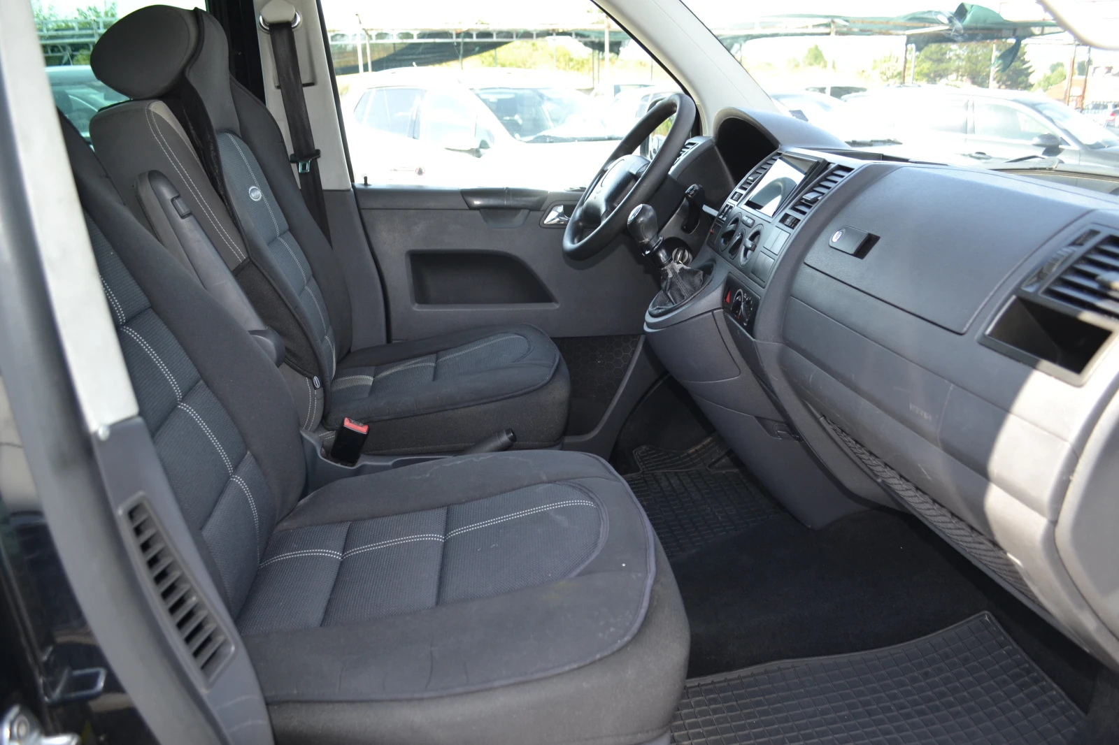 VW Multivan 2.5TDI-4-MOTION, снимка 9 - Бусове и автобуси - 55643734