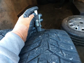 Гуми Зимни 235/65R16, снимка 4