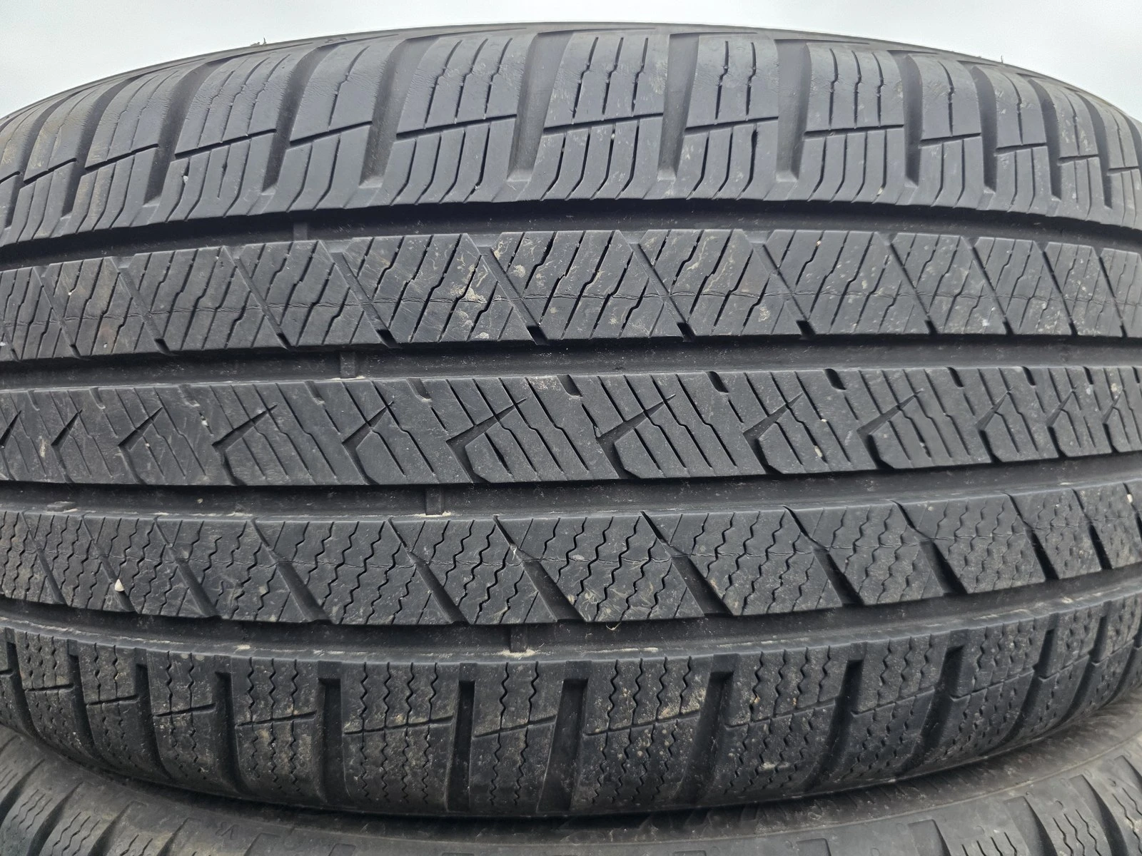 Гуми Всесезонни 235/50R19