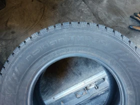 Гуми Зимни 235/65R16, снимка 5 - Гуми и джанти - 48636170