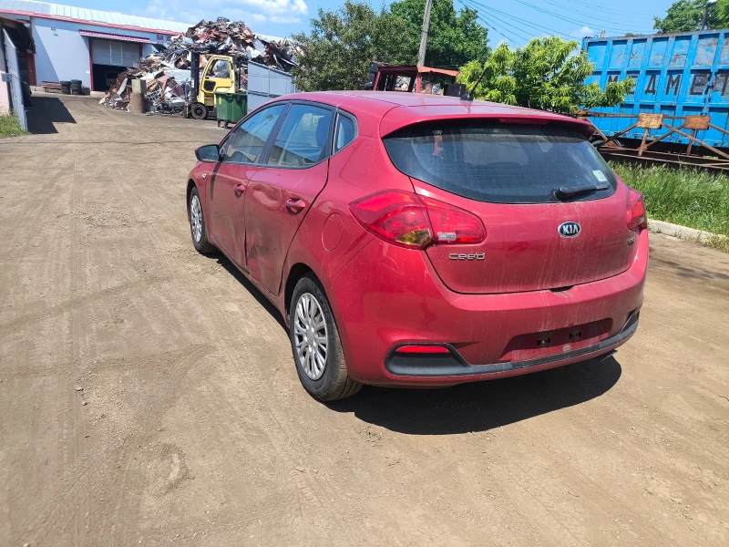 Kia Ceed 1.6crdi, снимка 4 - Автомобили и джипове - 46350145