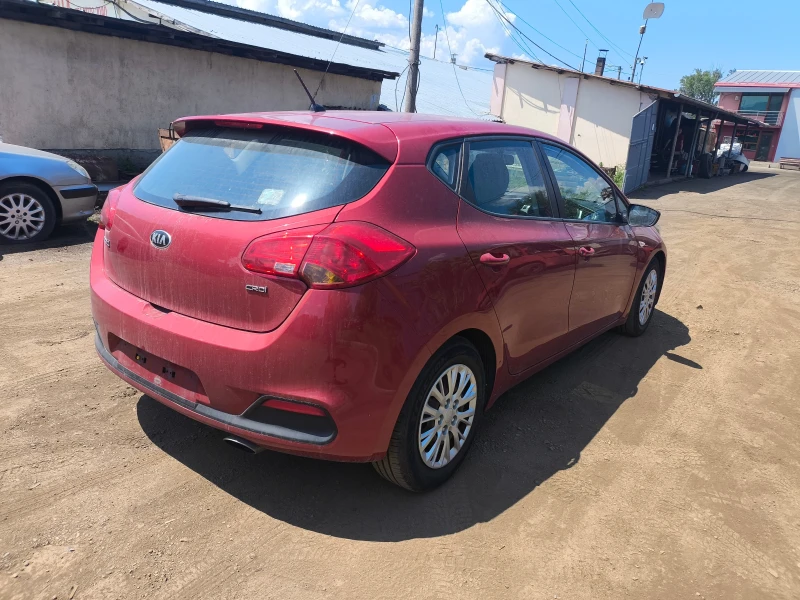 Kia Ceed 1.6crdi, снимка 3 - Автомобили и джипове - 46350145