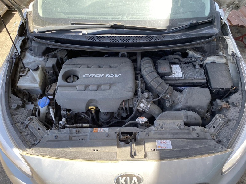 Kia Ceed 1.6crdi, снимка 6 - Автомобили и джипове - 46350145
