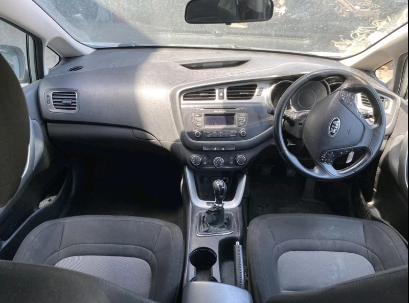 Kia Ceed 1.6crdi, снимка 5 - Автомобили и джипове - 46350145