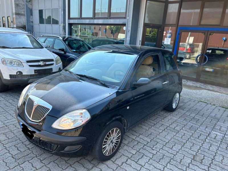 Lancia Ypsilon 1.2i, снимка 1 - Автомобили и джипове - 47467676