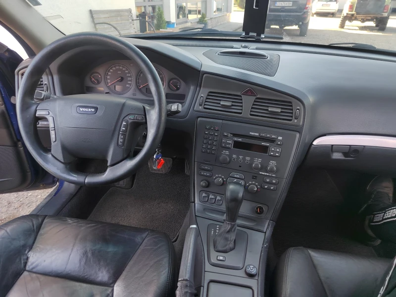 Volvo V70, снимка 8 - Автомобили и джипове - 47863213