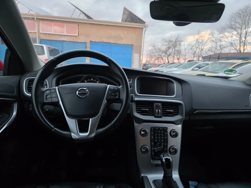 Volvo V40 2.0 D FULL , снимка 6 - Автомобили и джипове - 53540688