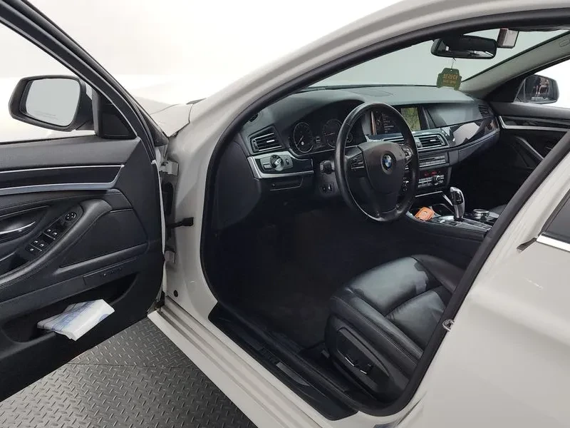 BMW 520 d xDrive, снимка 10 - Автомобили и джипове - 55146018
