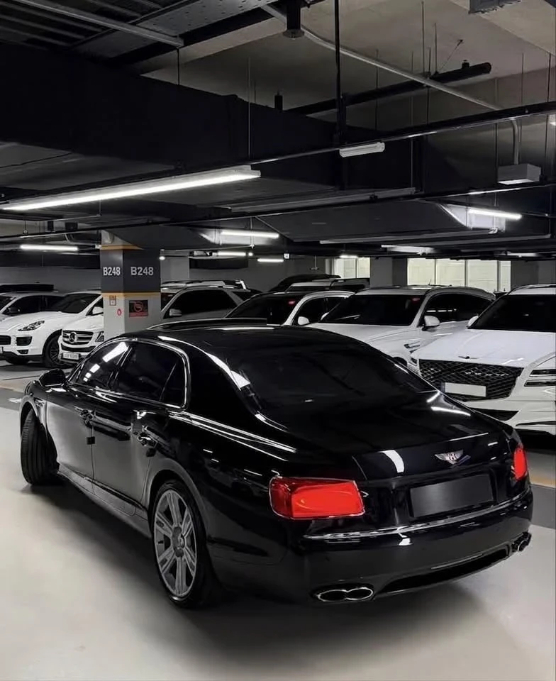 Bentley Flying Spur 4.0* КОЖА* ПОДГРЕВ* ОБДУХВАНЕ* НАВИ* КАМЕРА, снимка 3 - Автомобили и джипове - 55983709
