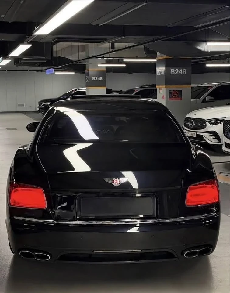 Bentley Flying Spur 4.0* КОЖА* ПОДГРЕВ* ОБДУХВАНЕ* НАВИ* КАМЕРА, снимка 4 - Автомобили и джипове - 55983709