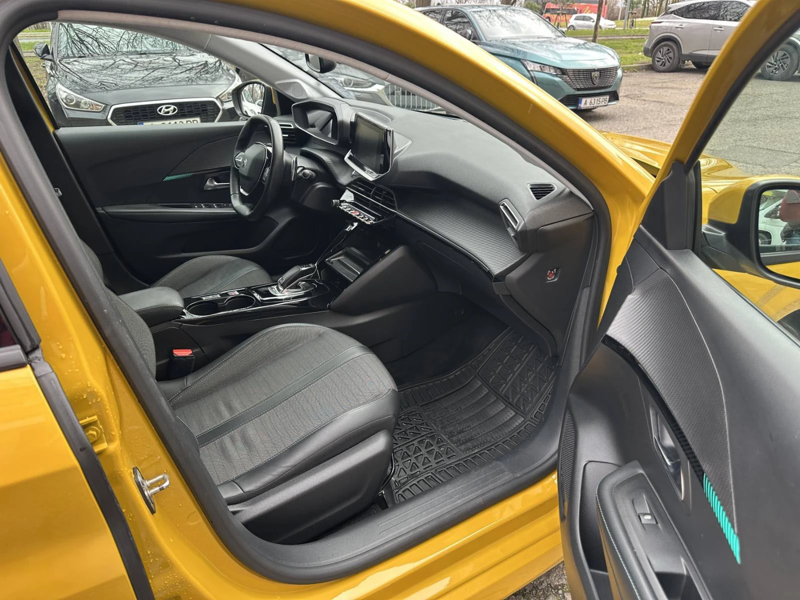 Peugeot 208 1.2 Petrol - изображение 10