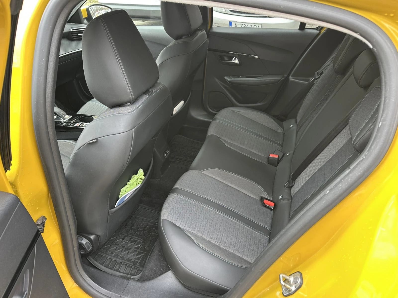 Peugeot 208 1.2 Petrol - изображение 8