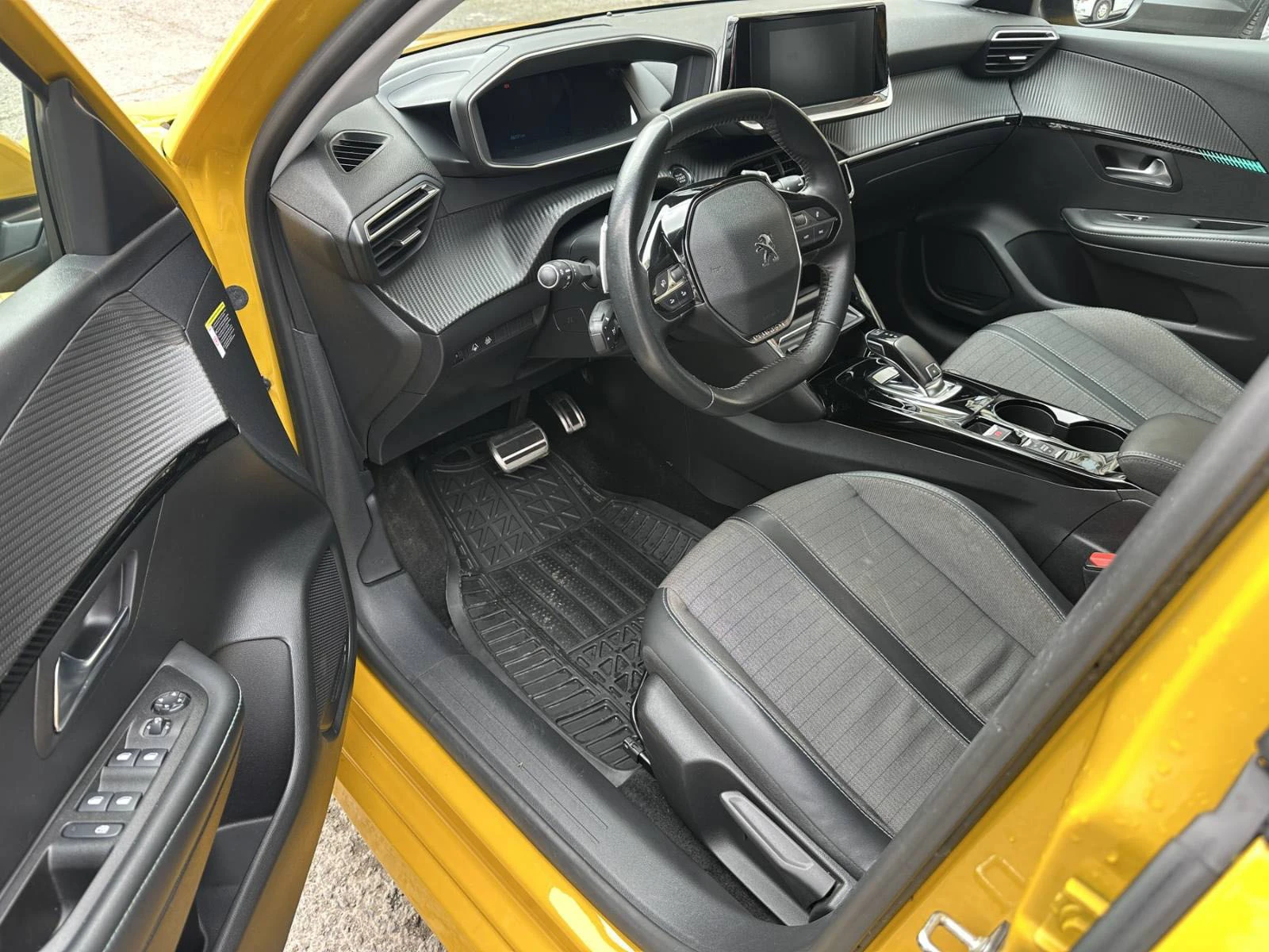 Peugeot 208 1.2 Petrol - изображение 9