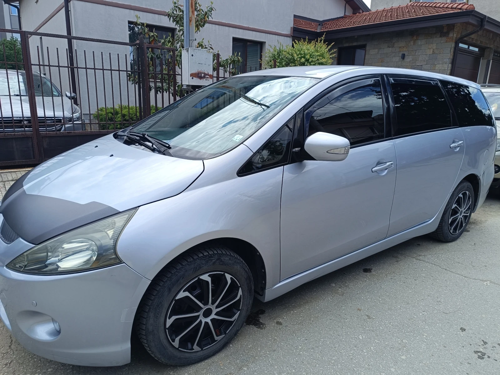 Mitsubishi Grandis, снимка 2 - Автомобили и джипове - 54682874