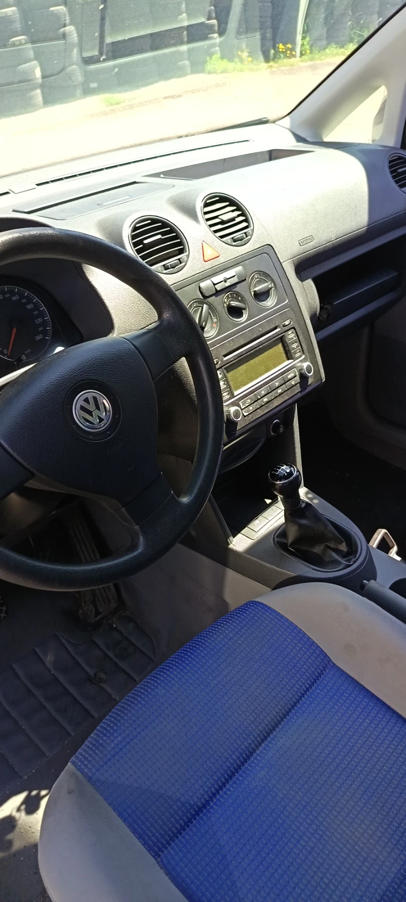 VW Caddy, снимка 14 - Автомобили и джипове - 55359492