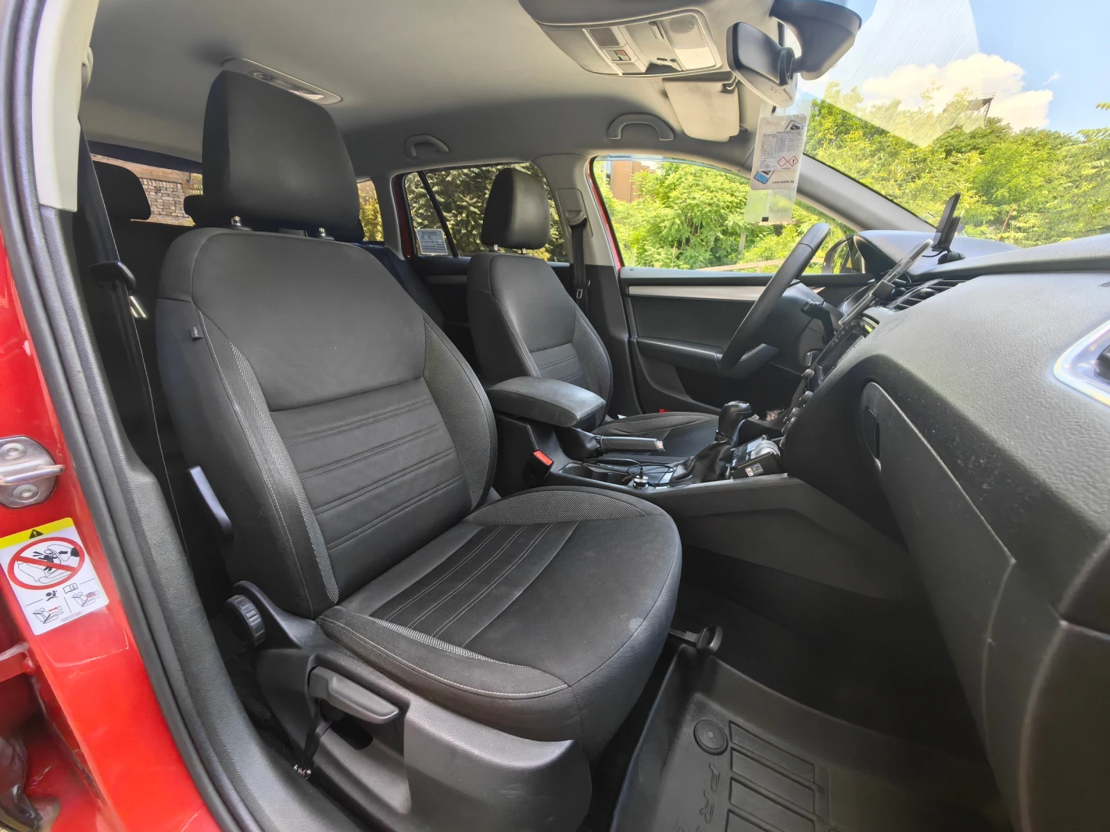 Skoda Octavia 1.6tdi 116кс Работещо такси, ЕВРО 6, ОТЛИЧНА , снимка 12 - Автомобили и джипове - 55617600
