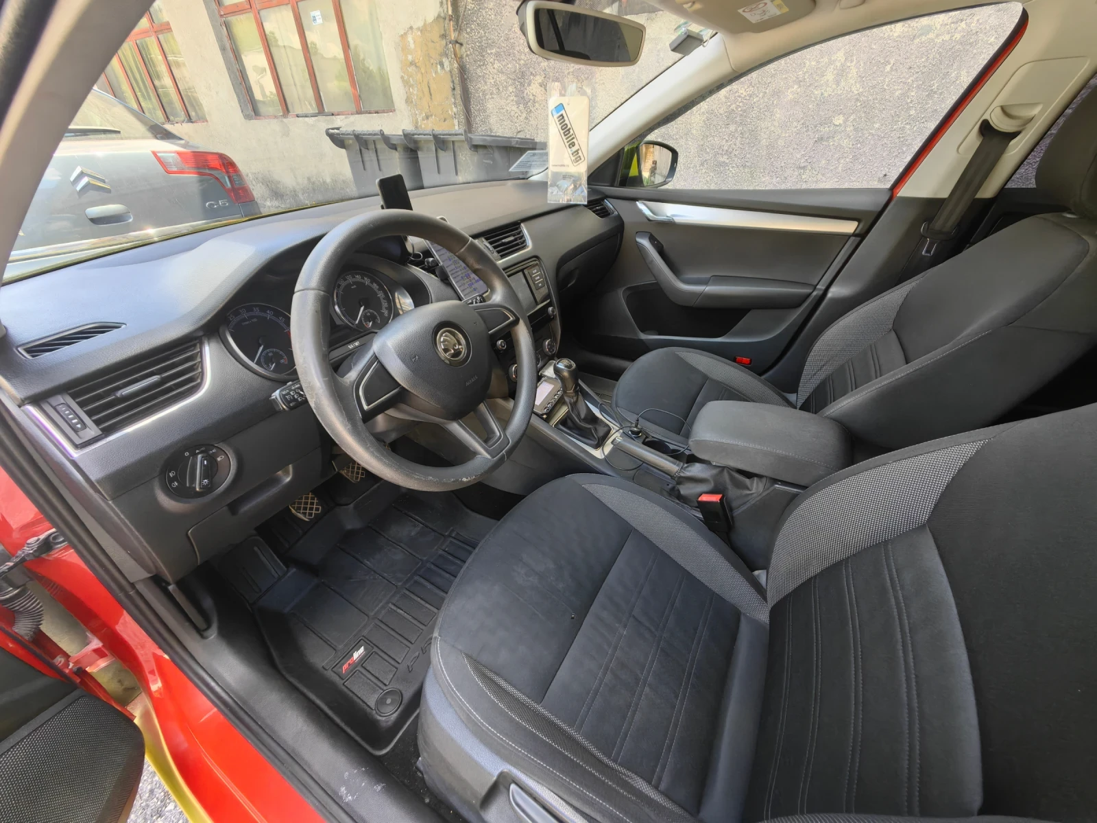 Skoda Octavia 1.6tdi 116кс Работещо такси, ЕВРО 6, ОТЛИЧНА , снимка 9 - Автомобили и джипове - 55617600
