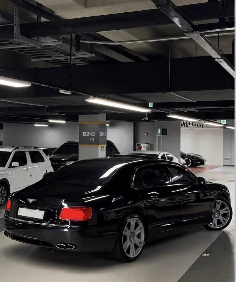 Bentley Flying Spur 4.0* КОЖА* ПОДГРЕВ* ОБДУХВАНЕ* НАВИ* КАМЕРА, снимка 5 - Автомобили и джипове - 55983709