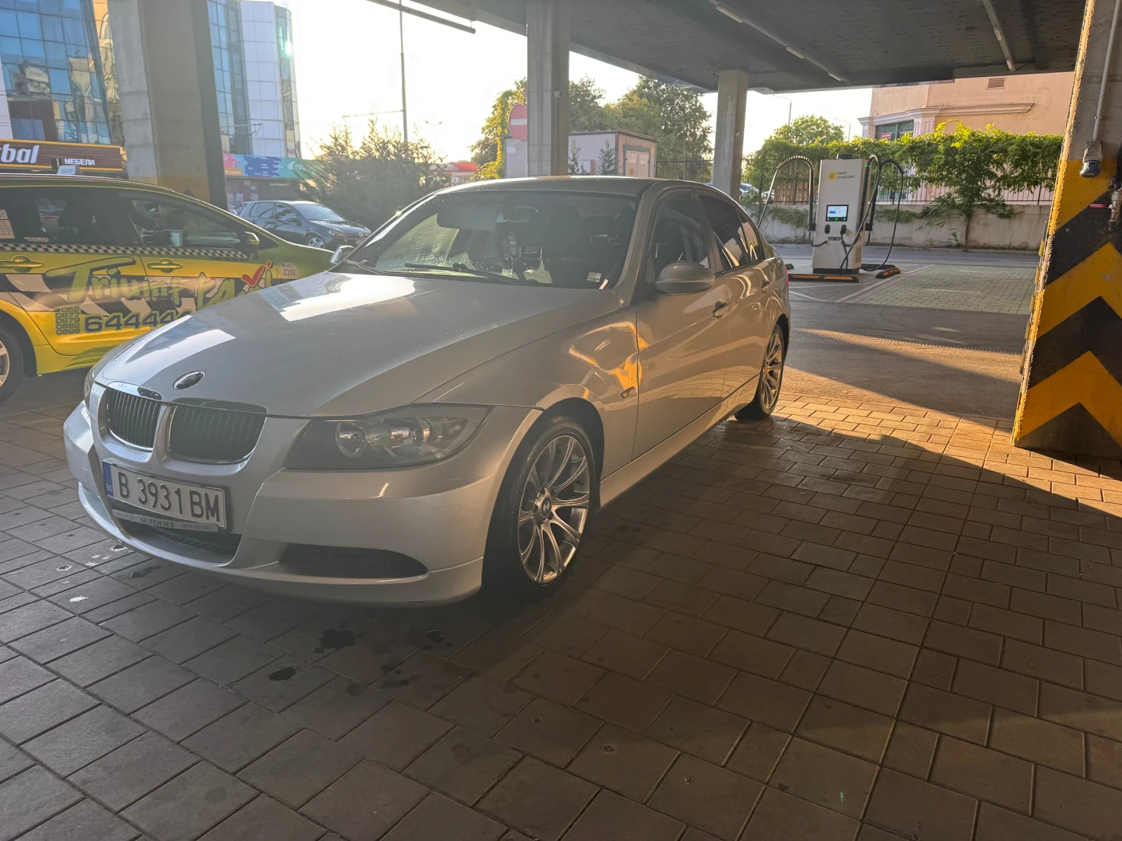 BMW 320 2.0, снимка 6 - Автомобили и джипове - 56056540