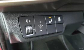 Kia Stonic Климатрони\Подгреви\Голяма навигация, снимка 15