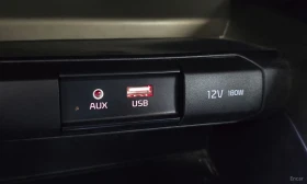 Kia Stonic Климатрони\Подгреви\Голяма навигация, снимка 14