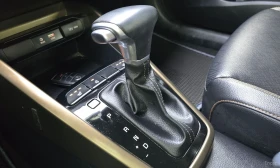 Kia Stonic Климатрони\Подгреви\Голяма навигация, снимка 9