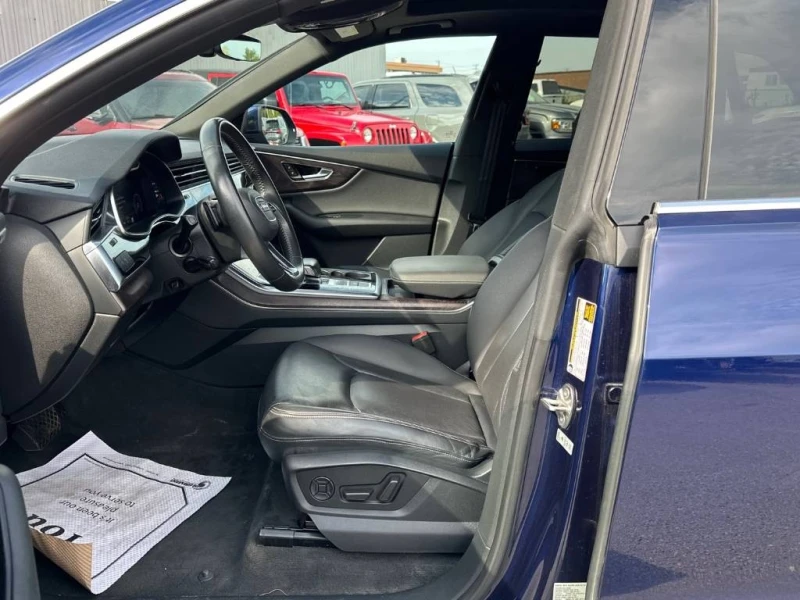 Audi Q8 * Progressiv * CARFAX * БЕЗ ПЪРВОНАЧАЛНА ВНОСКА, снимка 5 - Автомобили и джипове - 52919287