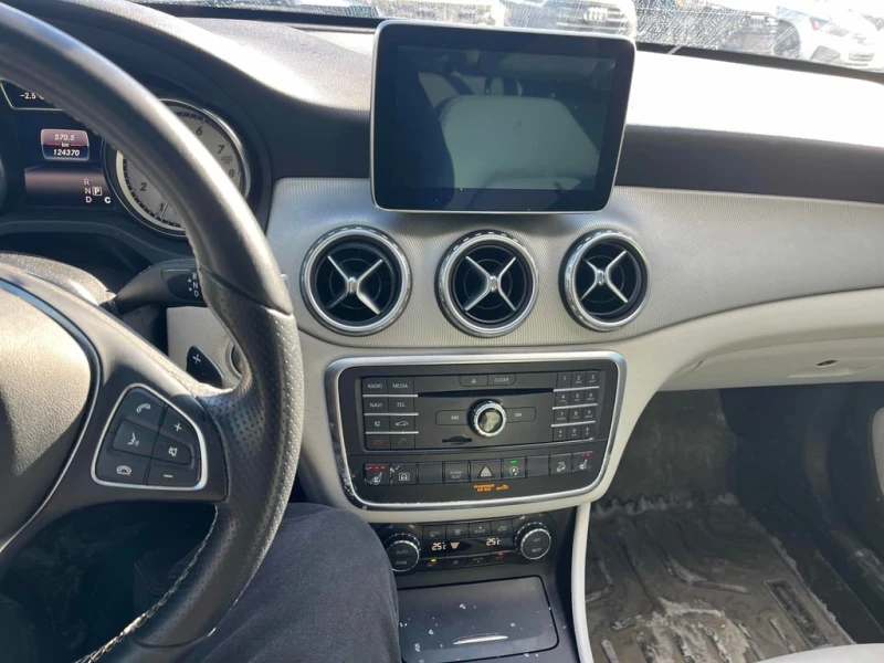 Mercedes-Benz GLA 250  * CARFAX * КАМЕРА * ПОДГРЕВИ, снимка 9 - Автомобили и джипове - 53403225