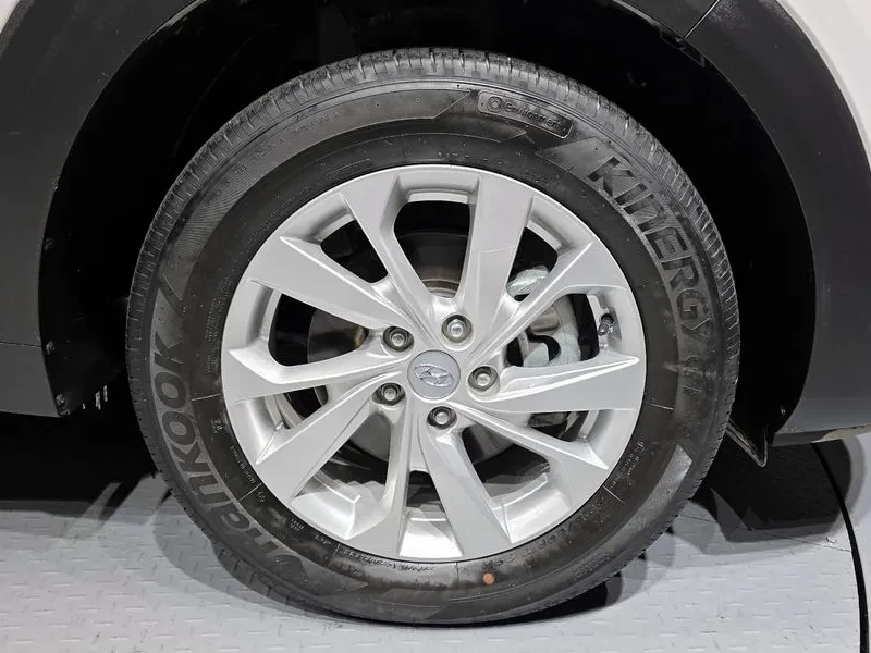 Hyundai Tucson 2.0 4Wd Smart, снимка 5 - Автомобили и джипове - 53365834