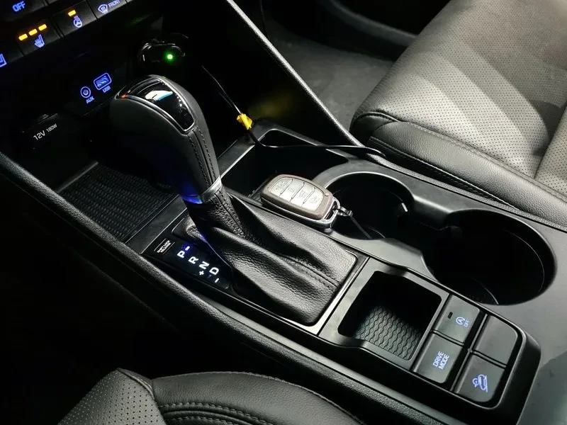 Hyundai Tucson 2.0 4Wd Smart, снимка 9 - Автомобили и джипове - 53365834