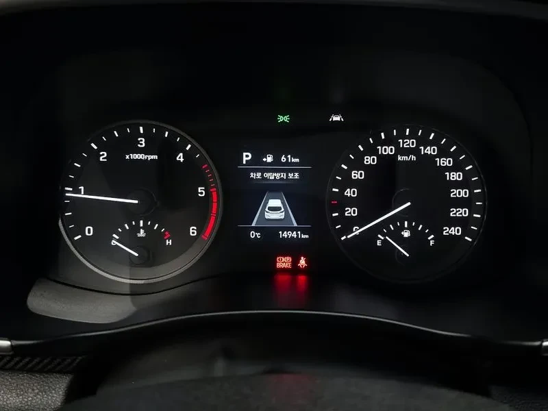 Hyundai Tucson 2.0 4Wd Smart, снимка 8 - Автомобили и джипове - 53365834